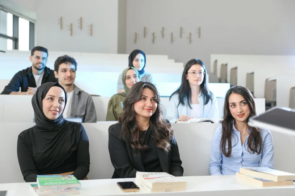 Fully funded scholarships for Pakistani students in USA