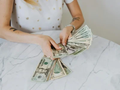 How much do you have to earn to pay back student loan